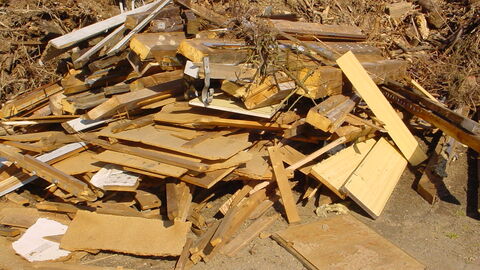 Unsortierter Altholzabfall 