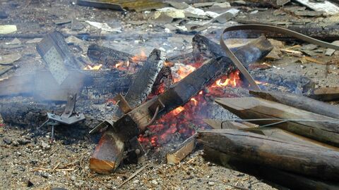 Leicht brennendes Holz