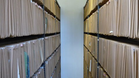 Akten der Bergaufsicht Regale mit Hängeregistern aus der Bergaufsicht