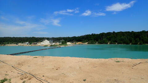 Tagebau Raunheim Tagebau Raunheim mit See und Ufer