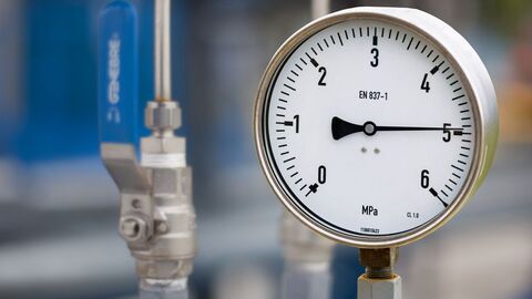vor dem "in Verkehr bringen" müssen alle Anforderungen erfüllt sein Druckanzeige bei der Werkstoffprüfung zeigt 5 MPa an