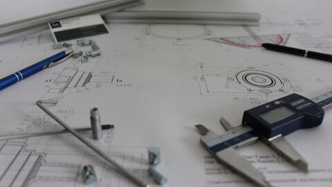 technische Zeichnung technische Zeichnung mit Stiften und Zeichengerät