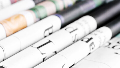 Zeitungsstapel Nahaufnahme verschiedener Printmedien