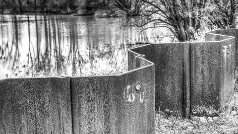 Staumauer an einem Fluss