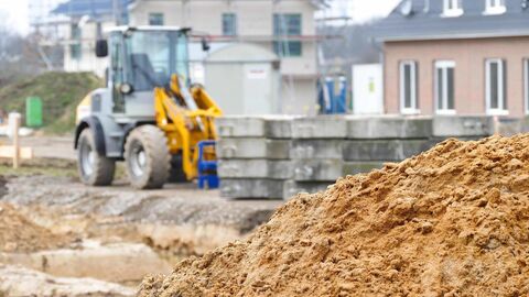Sanierung  Bagger auf Baustelle