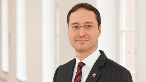 Dr. Helmuth Beck Portraitaufnahme von Herrn Dr. Beck