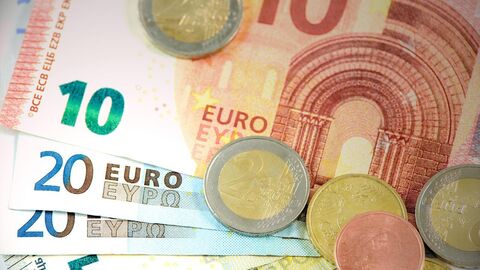 Geld Eurobanknoten und Münzen