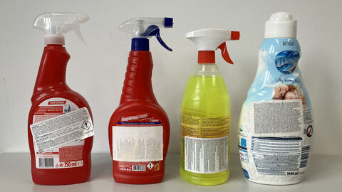 Plastikflaschen mit Reinigungsmitteln