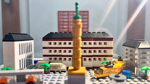 "Luisenplatz 1945/2025" von EL EGO