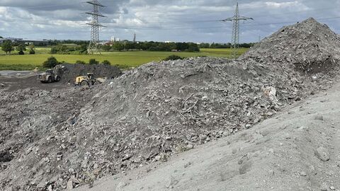Rohschlacke auf der Deponie in Wicker Grauer Haufen