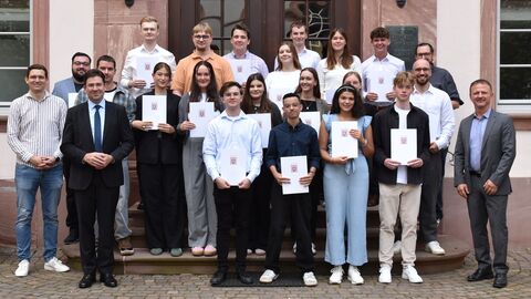 Neue Inspektoranwärterinnen und -anwärter