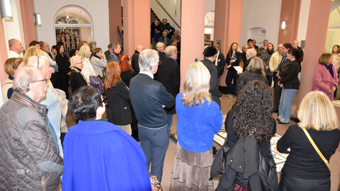 Blick in den Galerieraum bei der Vernissage