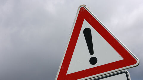 Verkehrsschild Achtung