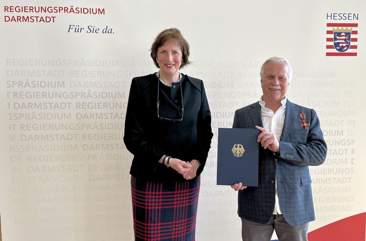 Prof. Dr. Josef Faltermeier Mit Dem Verdienstkreuz Am Bande ...